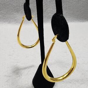 Teardrop Hoop Earrings Graduated Silhouette Gold Tone Snap Bar Closure